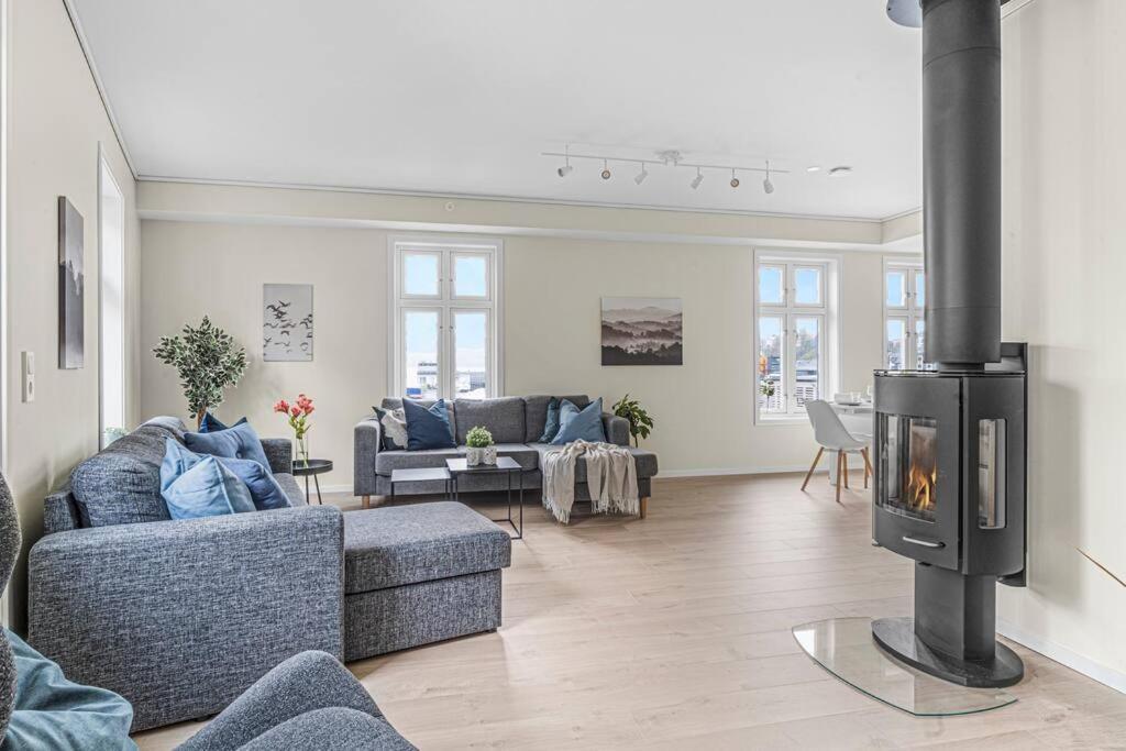 New! Huge Modern Apartment! Fit For Two Families! Bergen Exteriér fotografie