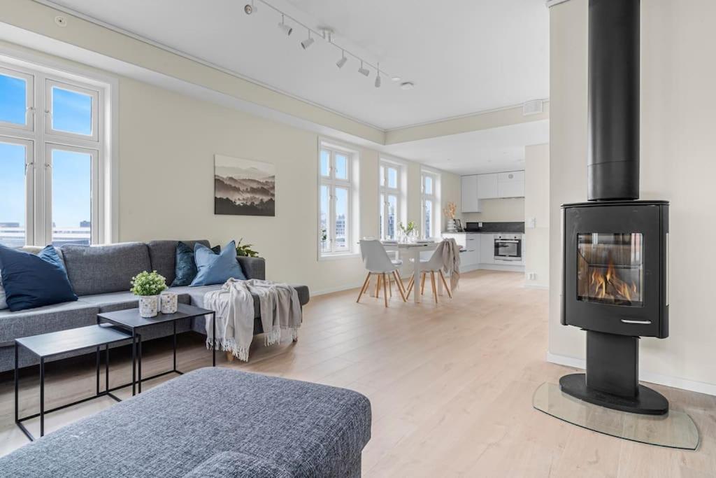 New! Huge Modern Apartment! Fit For Two Families! Bergen Exteriér fotografie