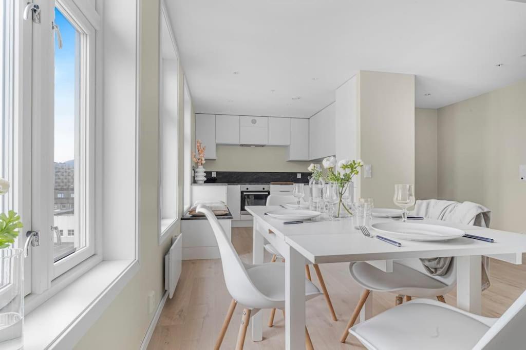 New! Huge Modern Apartment! Fit For Two Families! Bergen Exteriér fotografie