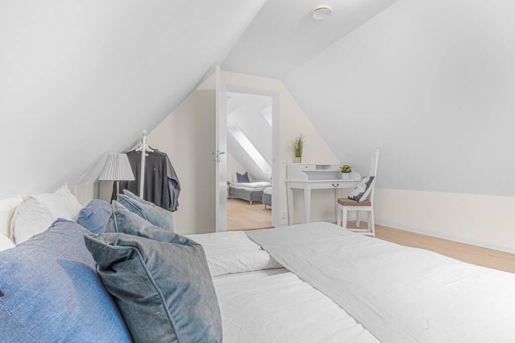 New! Huge Modern Apartment! Fit For Two Families! Bergen Exteriér fotografie