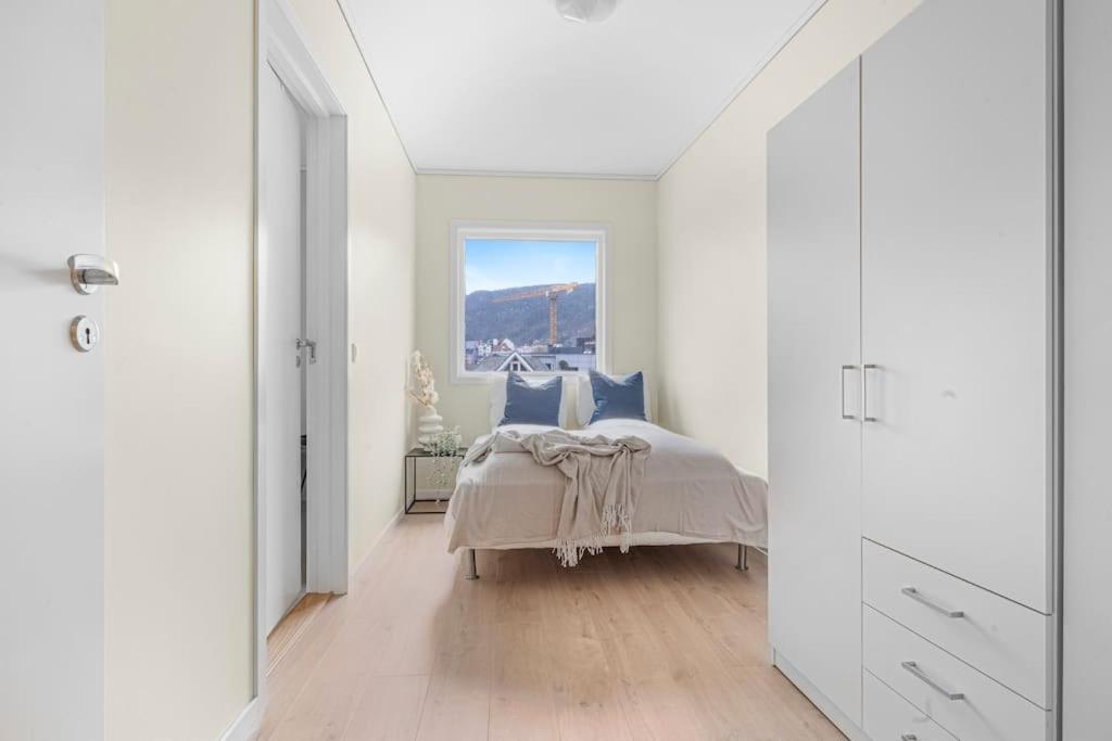 New! Huge Modern Apartment! Fit For Two Families! Bergen Exteriér fotografie