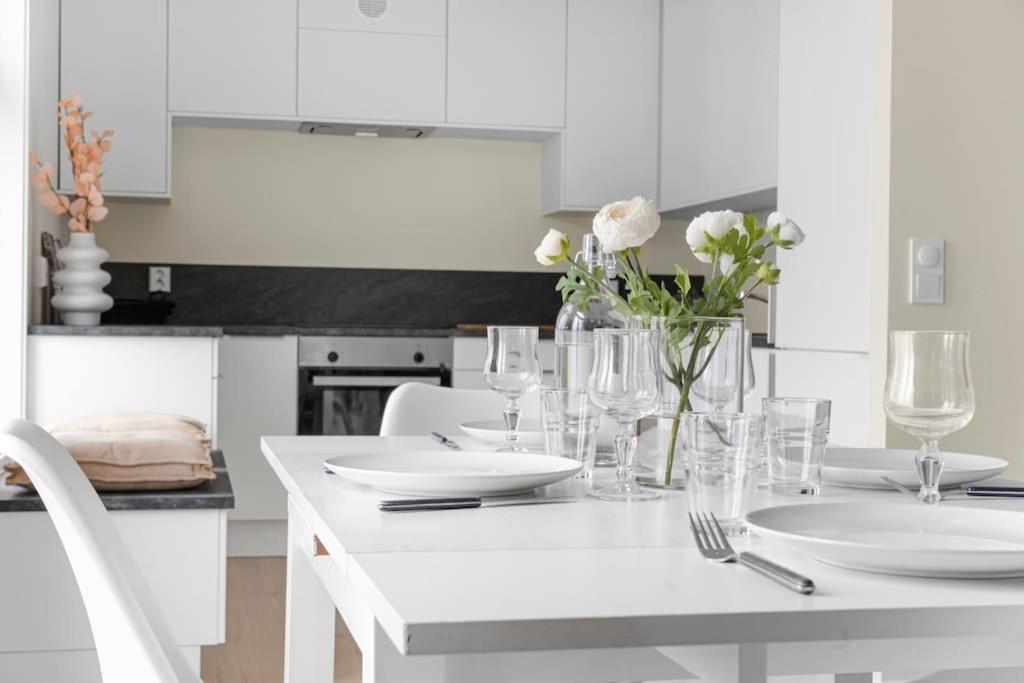 New! Huge Modern Apartment! Fit For Two Families! Bergen Exteriér fotografie
