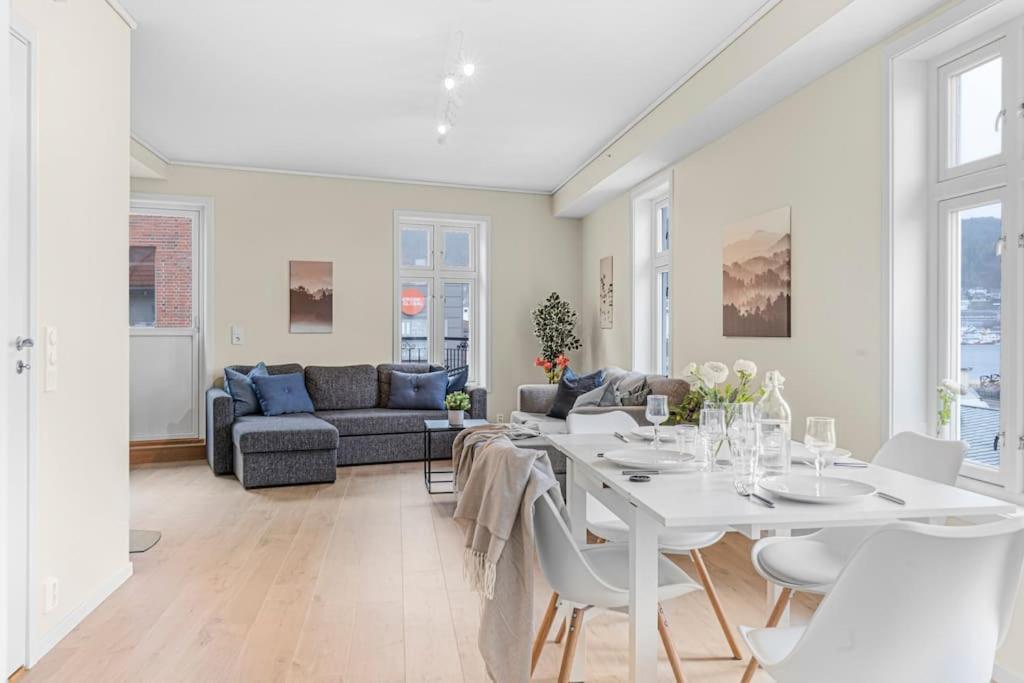 New! Huge Modern Apartment! Fit For Two Families! Bergen Exteriér fotografie